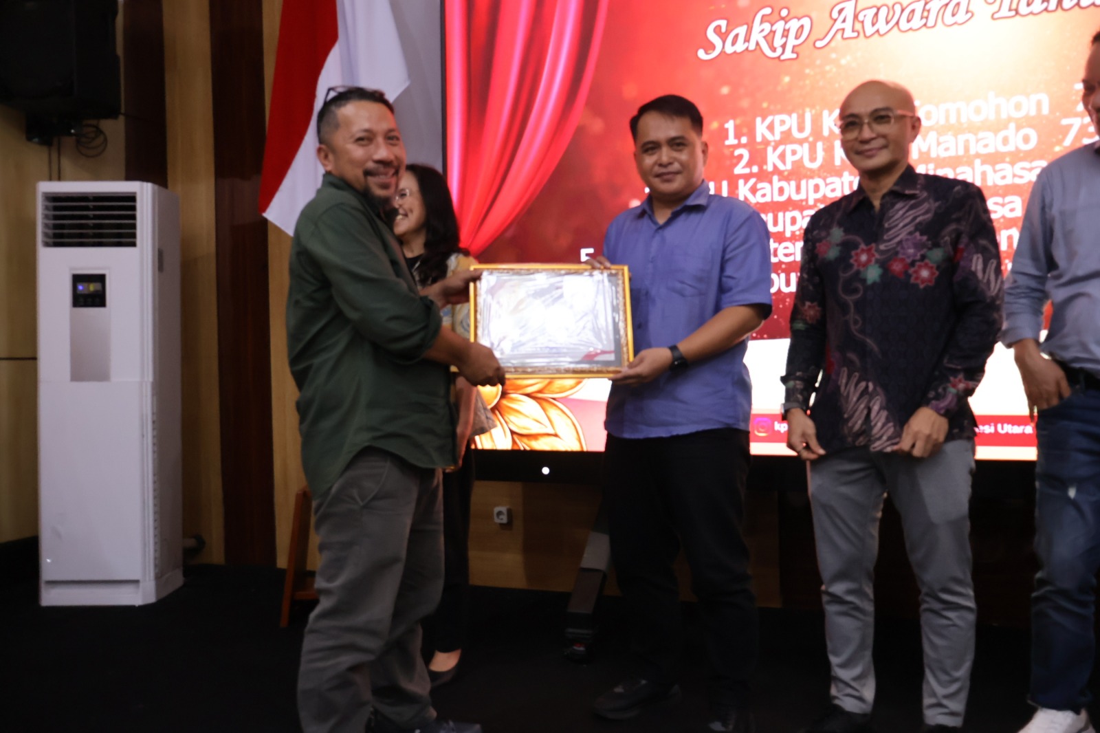 KPU Kota Manado Raih Terbaik Kedua Penghargaan SAKIP Award 2025